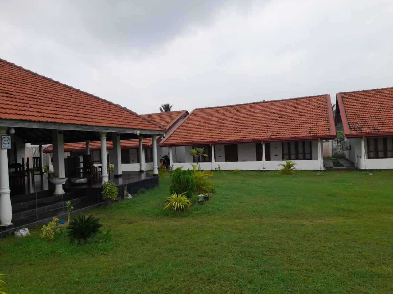 Hotel Blu Marine Nilaveli Trincomalee Esterno foto