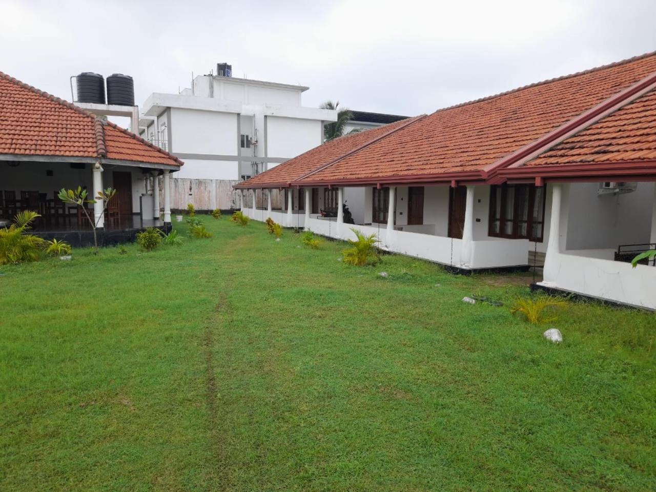Hotel Blu Marine Nilaveli Trincomalee Esterno foto