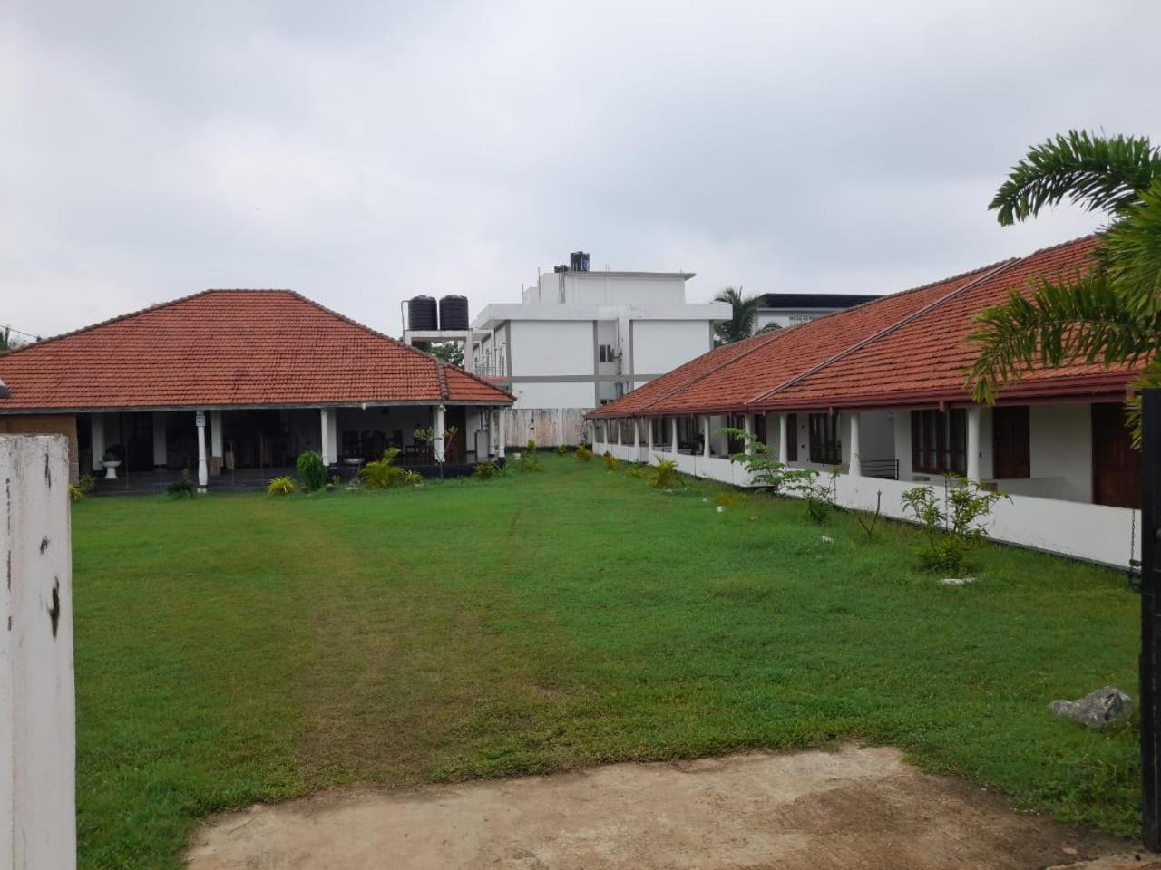 Hotel Blu Marine Nilaveli Trincomalee Esterno foto